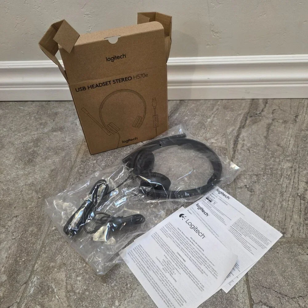 Logitech Headphones Stereo H570e USB Microphone